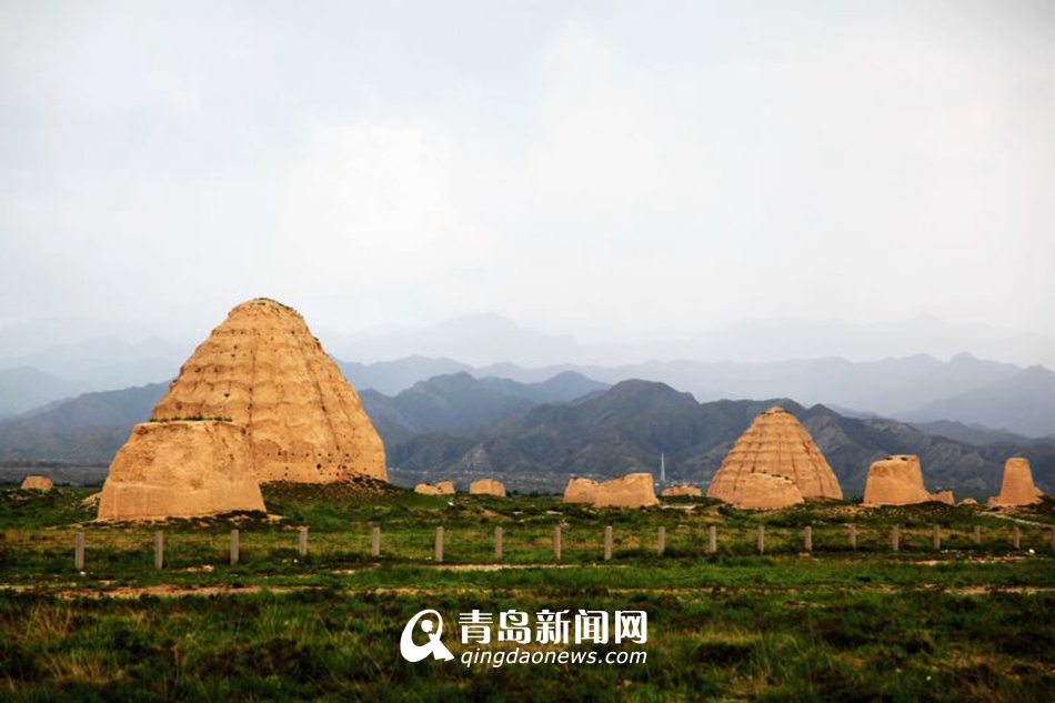 高清:夕阳下的西夏陵 雄浑贺兰山麓的神秘存在