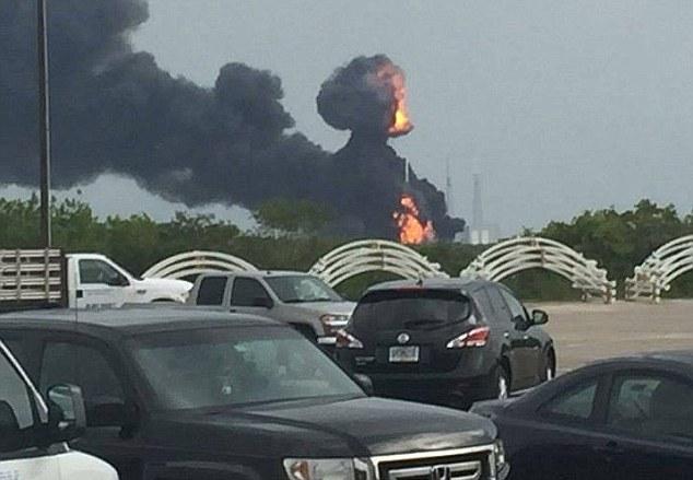 美国佛罗里达州火箭发射基地发生爆炸