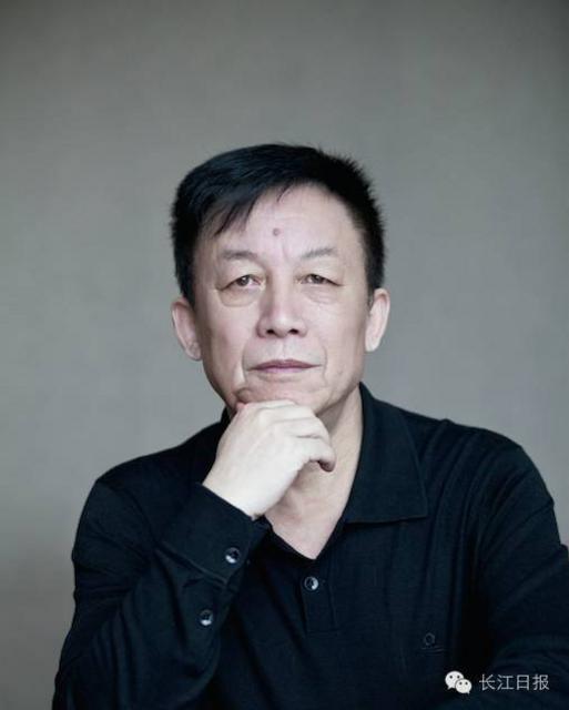 “历史经常让人感动”，易中天说，写到《大宋革新》时，一则故事让他感动。
