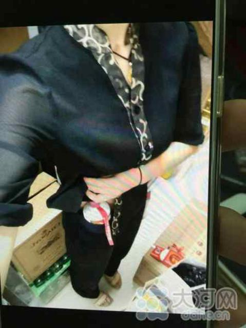 郑州一饭店出内鬼 服务员用假酒调包顾客茅台 郑州一饭店出内鬼 服务员用假酒调包顾客茅台