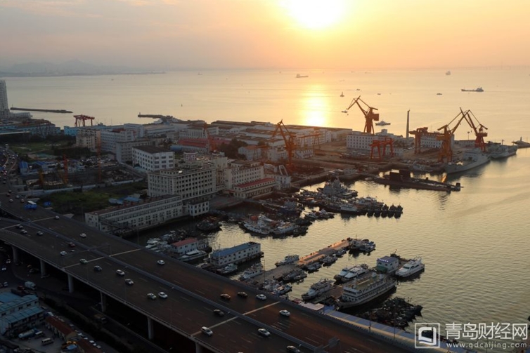 实拍青岛老城的初秋夜景 劈柴院人流不断(组图)