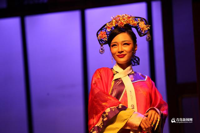 高清:各宫小主驾到 话剧版《甄嬛传》登陆青岛 高清:各宫小主驾到 话剧版《甄嬛传》登陆青岛