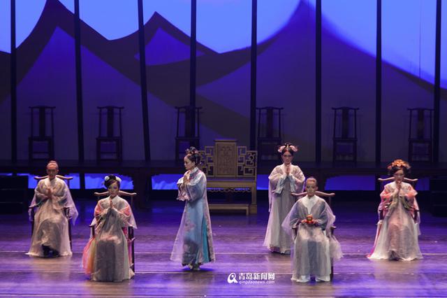 高清:各宫小主驾到 话剧版《甄嬛传》登陆青岛 高清:各宫小主驾到 话剧版《甄嬛传》登陆青岛