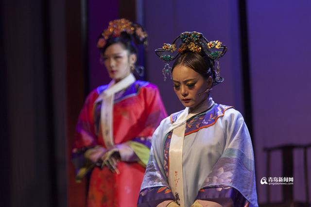 高清:各宫小主驾到 话剧版《甄嬛传》登陆青岛 高清:各宫小主驾到 话剧版《甄嬛传》登陆青岛