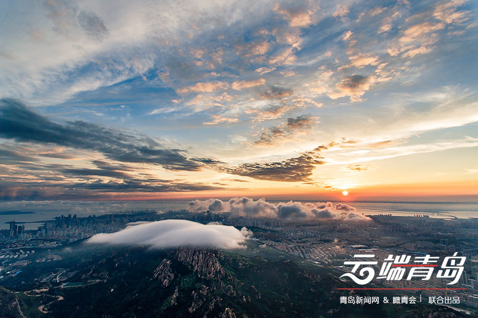 【云端青岛】夕阳下的跨海大桥 犹如城市脉搏