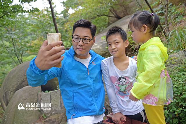 【无腿少年追踪】太励志 和偶像双手登崂山 【无腿少年追踪】太励志 和偶像双手登崂山