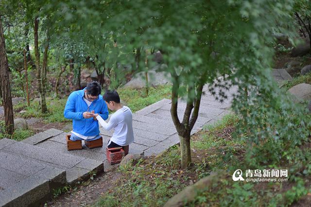 【无腿少年追踪】太励志 和偶像双手登崂山 【无腿少年追踪】太励志 和偶像双手登崂山