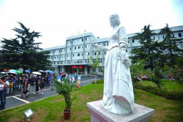 卫校庆生，请“南丁格尔”见证