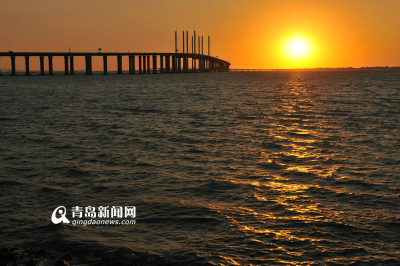 实拍:石老人观日出跨海大桥赏日落 瞬间美哭