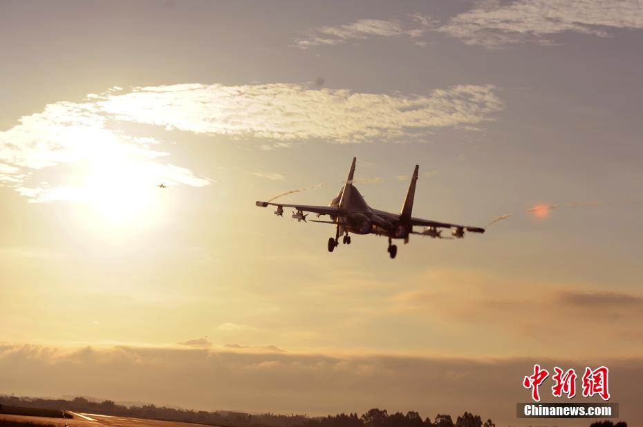 中国空军多型战机赴西太平洋检验远海实战能力