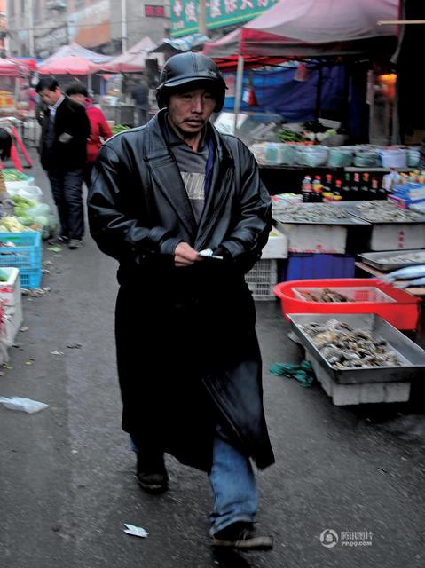 高清:停泊记忆的老街 实拍黄岛路上的人间烟火