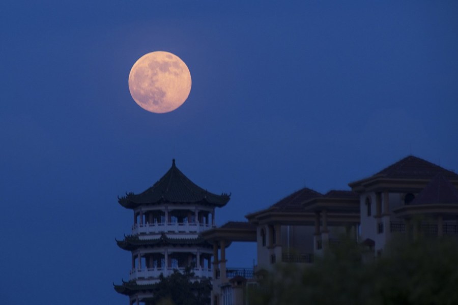 今年十五的月亮十七圆 天公作美青岛适宜赏月