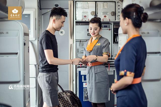 高清:实拍青航全明星空乘团队 空姐空少颜值高 高清:实拍青航全明星空乘团队 空姐空少颜值高