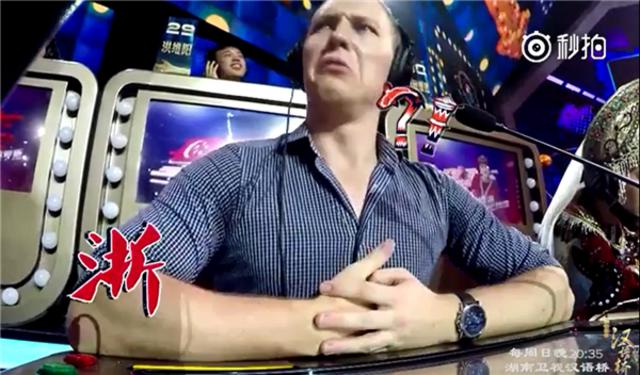 一瞬间的震惊过后，他们开始跟着节奏摇摆……