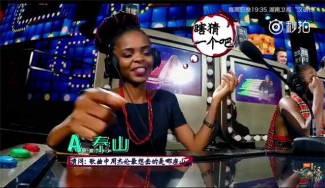 在等待判定的时候，大部分人已经做好了被喷的防御姿势……