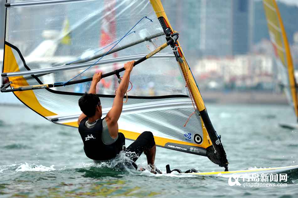 高清:世界杯帆船赛正式开赛 浮山湾畔千帆竞发