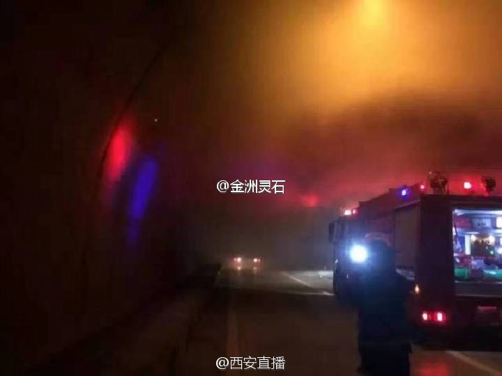 新人结婚遇高速路堵车 为赶良辰吉时隧道办婚礼