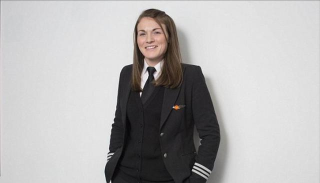 世界最年轻美女机长19岁 13岁学驾驶飞机(图)