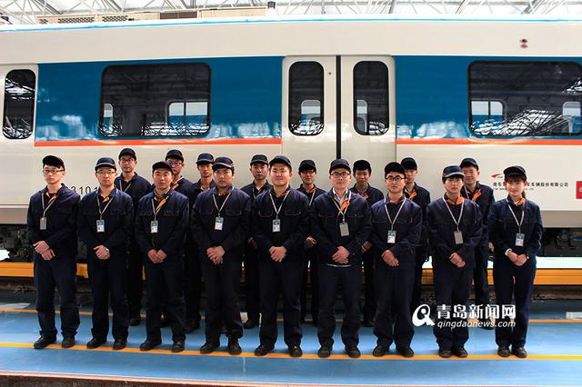 高清:揭秘地铁检修班组 车库如蒸笼高压电相伴