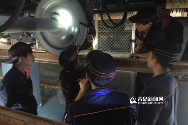高清:揭秘地铁检修班组 车库如蒸笼高压电相伴