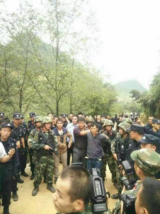 贵州一家四口遭残忍杀害 六百警力围山抓凶(图)