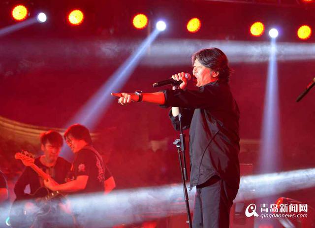 即墨古城民谣节唱响 老狼携经典老歌嗨翻全场