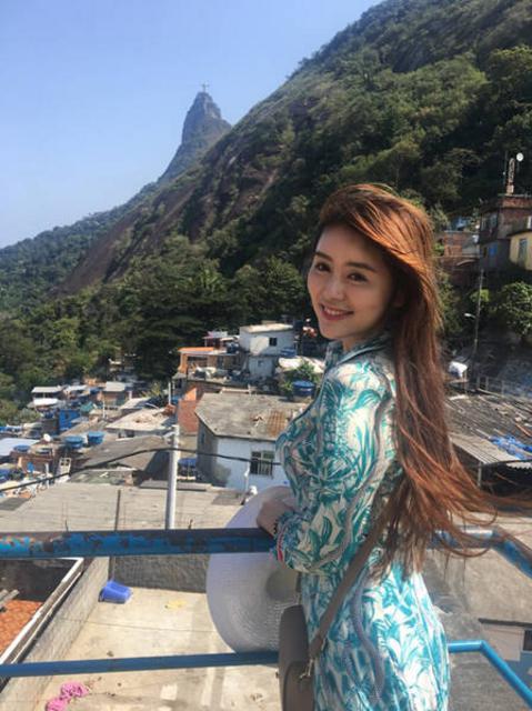 美女主播晒近照