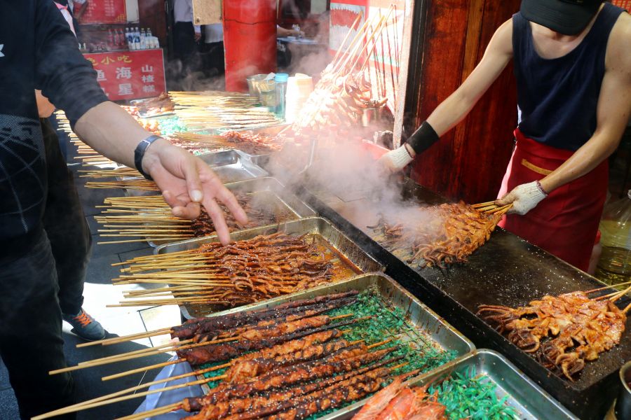 实拍国庆假期的劈柴院 美食遍地游客爆棚(图)