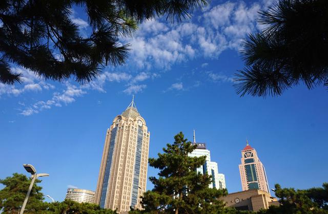 高清：假期余额不足 青岛前海一线颜值颇高
