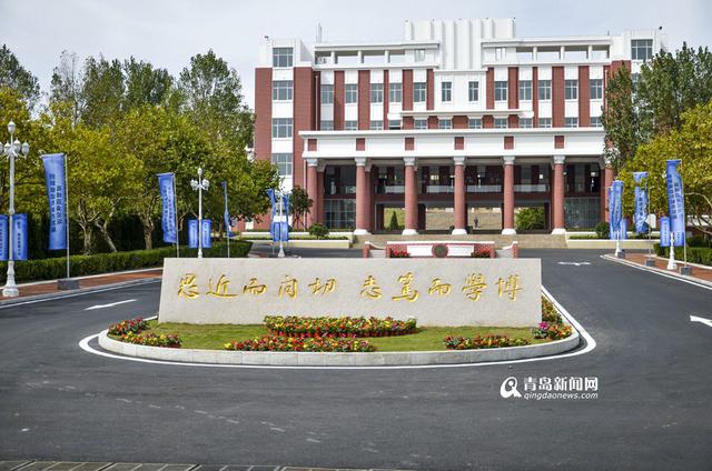 高清:实拍复旦大学青岛研究院 正宗的海景院区