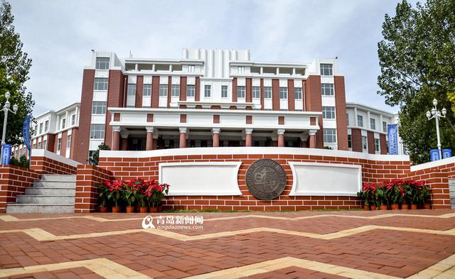 高清:实拍复旦大学青岛研究院 正宗的海景院区
