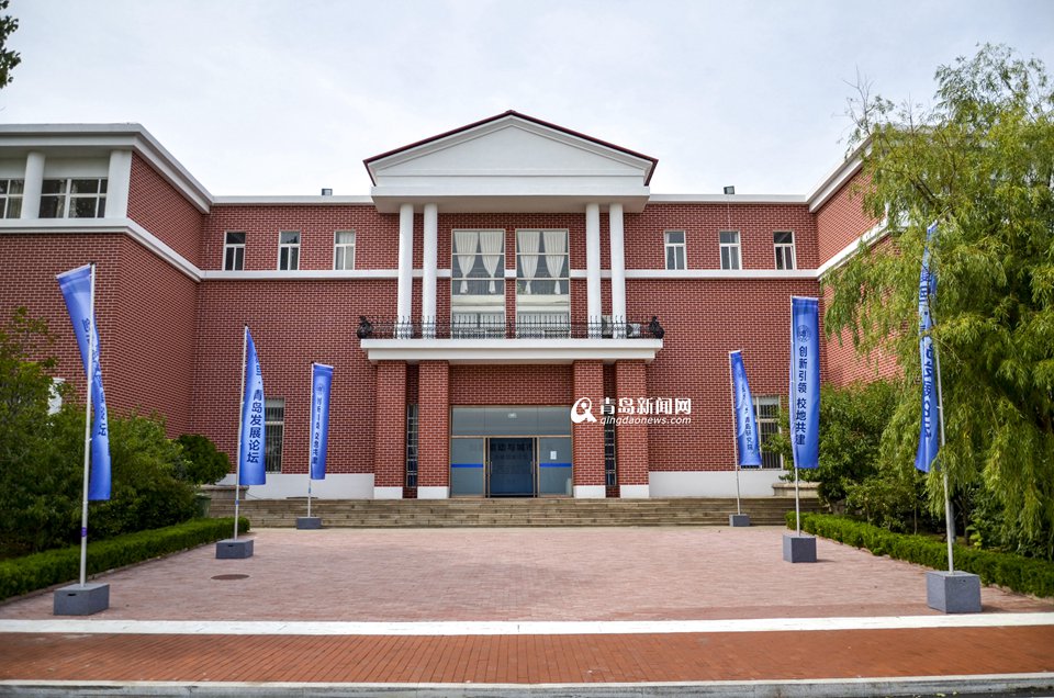 高清:实拍复旦大学青岛研究院 正宗的海景院区