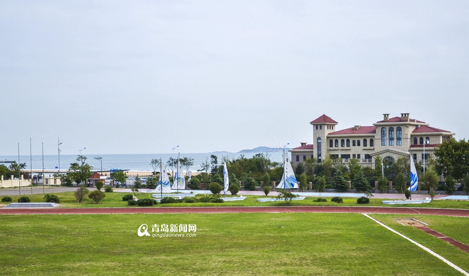 高清:实拍复旦大学青岛研究院 正宗的海景院区