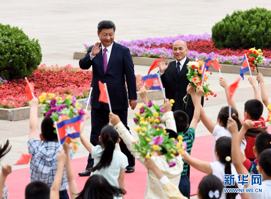 习近平同柬埔寨国王西哈莫尼会谈