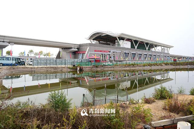 高清:实拍地铁11号线钱谷山站 似海鸟展翅 高清:实拍地铁11号线钱谷山站 似海鸟展翅