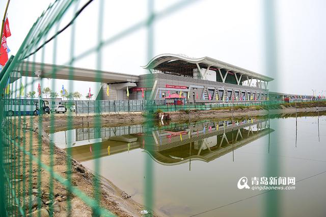 高清:实拍地铁11号线钱谷山站 似海鸟展翅 高清:实拍地铁11号线钱谷山站 似海鸟展翅