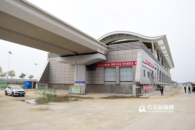 高清:实拍地铁11号线钱谷山站 似海鸟展翅 高清:实拍地铁11号线钱谷山站 似海鸟展翅