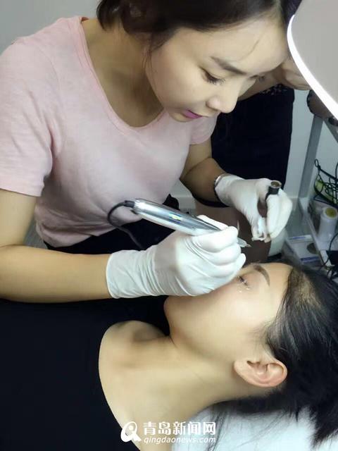 高清:42岁纹绣师酷似少女 巧手演绎眉目传情 高清:42岁纹绣师酷似少女 巧手演绎眉目传情