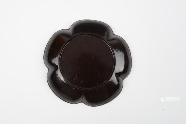 组图:青岛博物馆添宝物 收藏家后人捐南宋茶盘