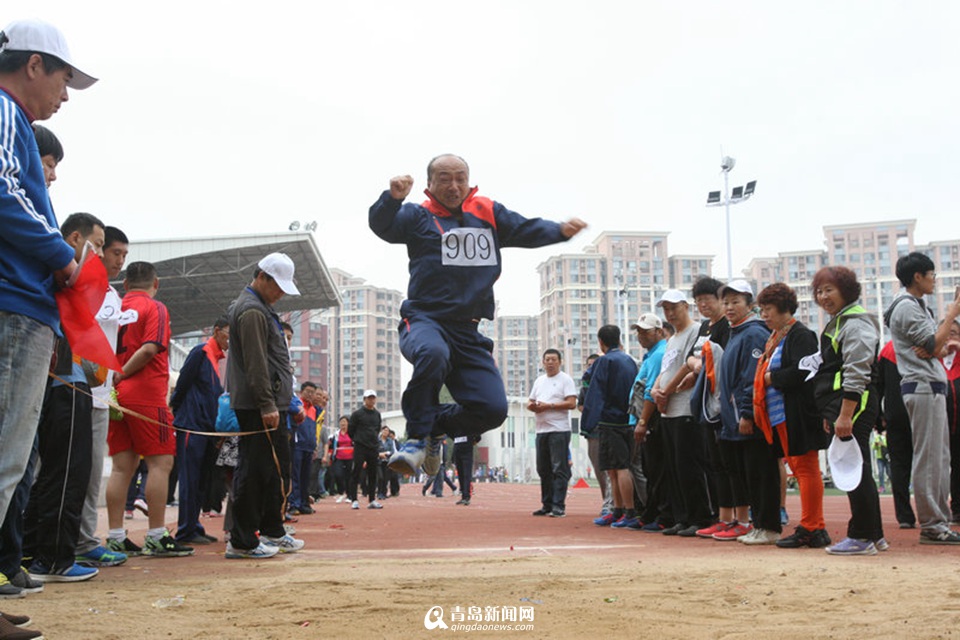 实拍青岛残疾人运动会 赛场上他们也是强者