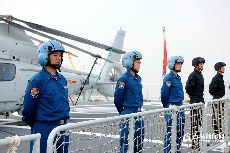 高清:海军舰艇编队启航赴新、美、加演习访问