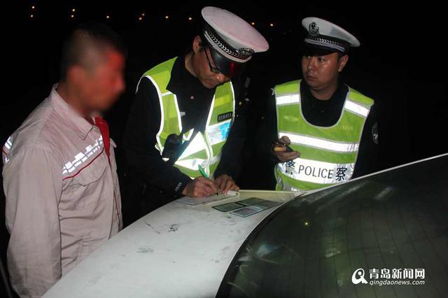 青岛曝光38辆大货 高架上爆胎司机竟不知 青岛曝光38辆大货 高架上爆胎司机竟不知