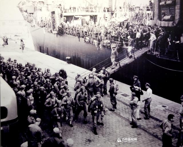 组图:老照片回顾青岛受降日 战机飞越汇泉湾 组图:老照片回顾青岛受降日 战机飞越汇泉湾