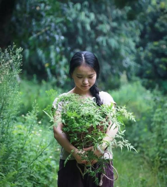 90后姑娘隐居深山 花6万建300平米大别墅(图)