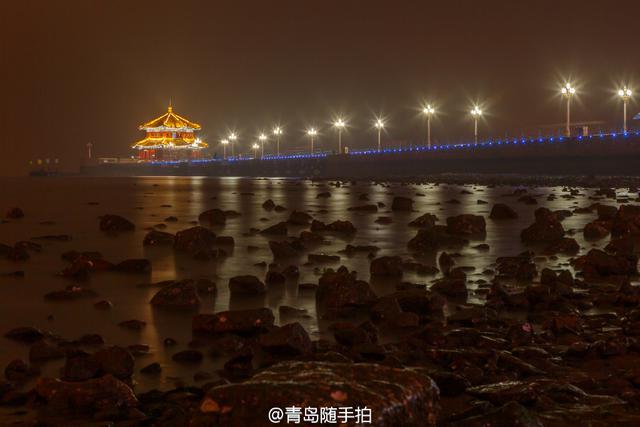 组图:雨夜栈桥五彩斑斓 烟雨蒙蒙宛若仙境 组图:雨夜栈桥五彩斑斓 烟雨蒙蒙宛若仙境