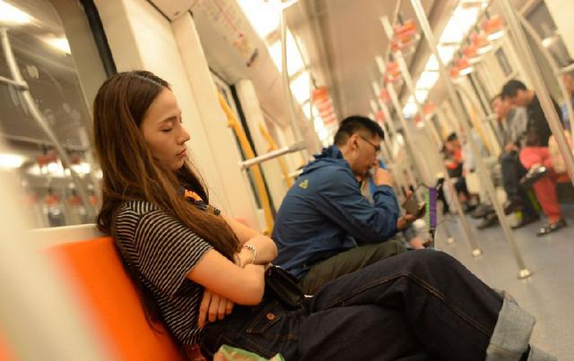 90后越南女孩在中国做模特 日薪150元(图) 90后越南女孩在中国做模特 日薪150元(图)