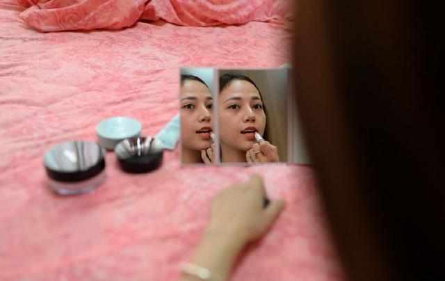 90后越南女孩在中国做模特 日薪150元(图) 90后越南女孩在中国做模特 日薪150元(图)