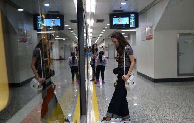 90后越南女孩在中国做模特 日薪150元(图) 90后越南女孩在中国做模特 日薪150元(图)