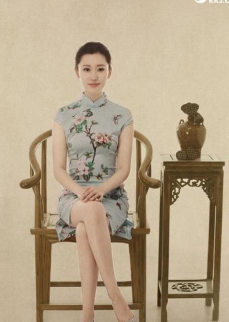 央视90后女主播走红 被称“小刘亦菲” 央视90后女主播走红 被称“小刘亦菲”