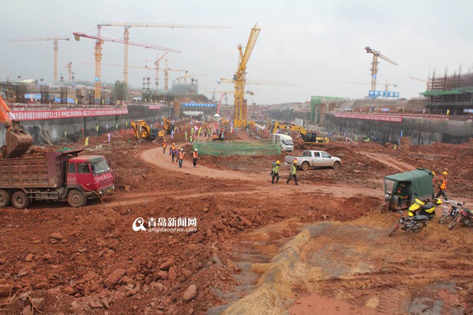 探访青岛新机场 高地铁站房进入主体施工